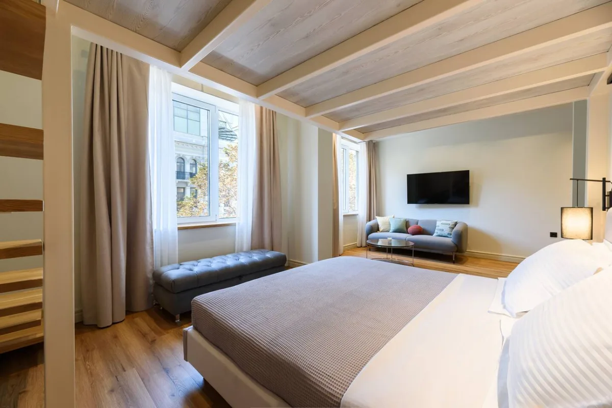 Warm and spacious MindHome city suite