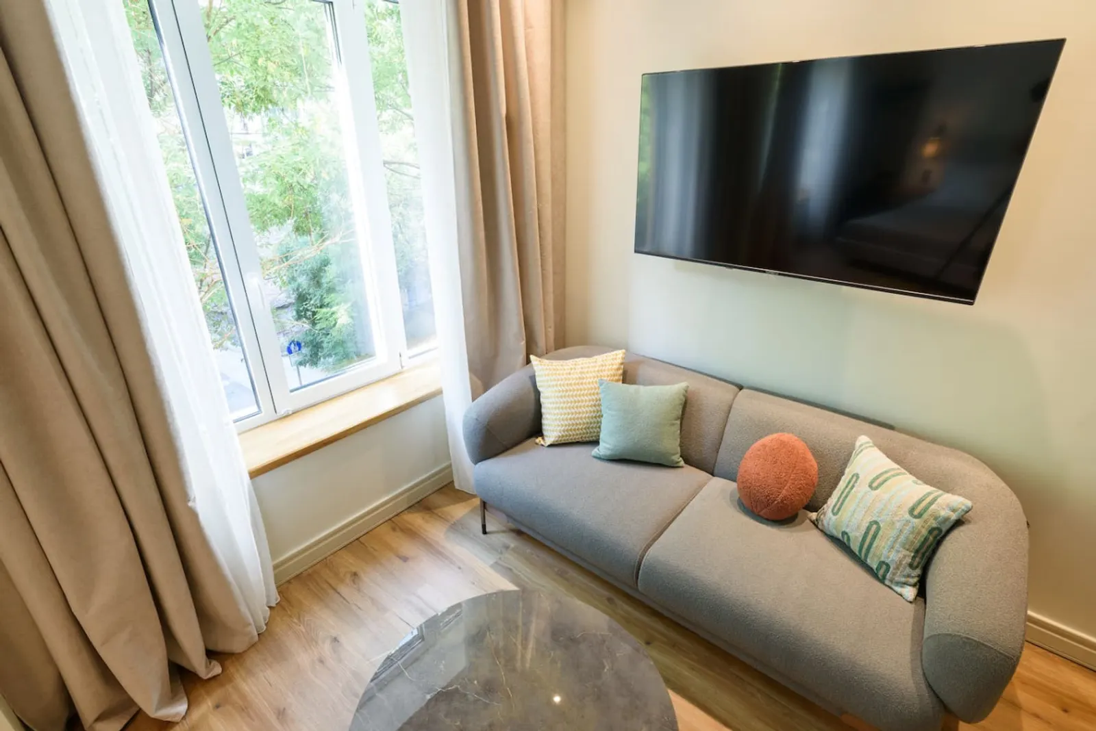 B3-Deluxe Queen Suite interior, photo 4