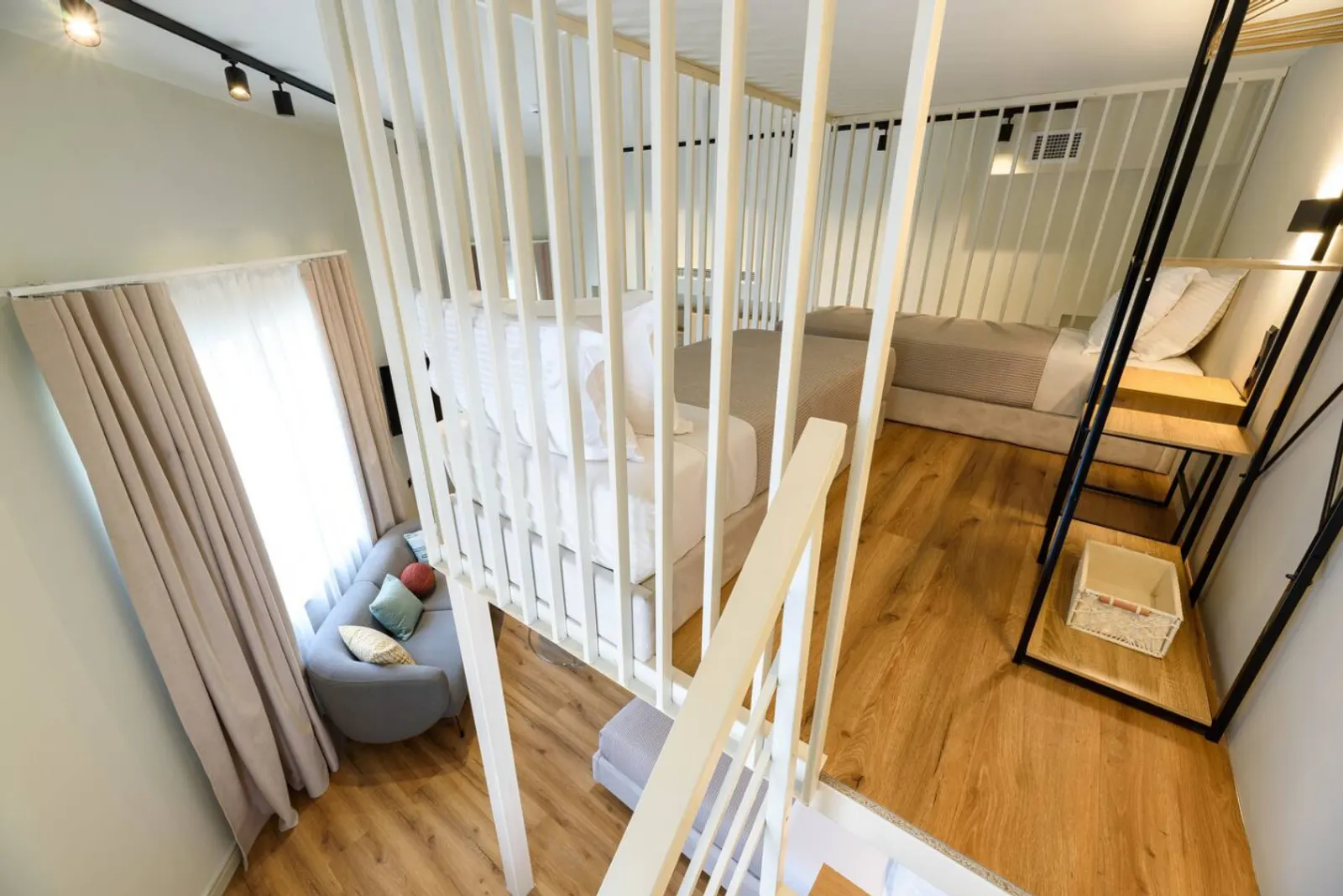 B5-Executive Suite interior, photo 3