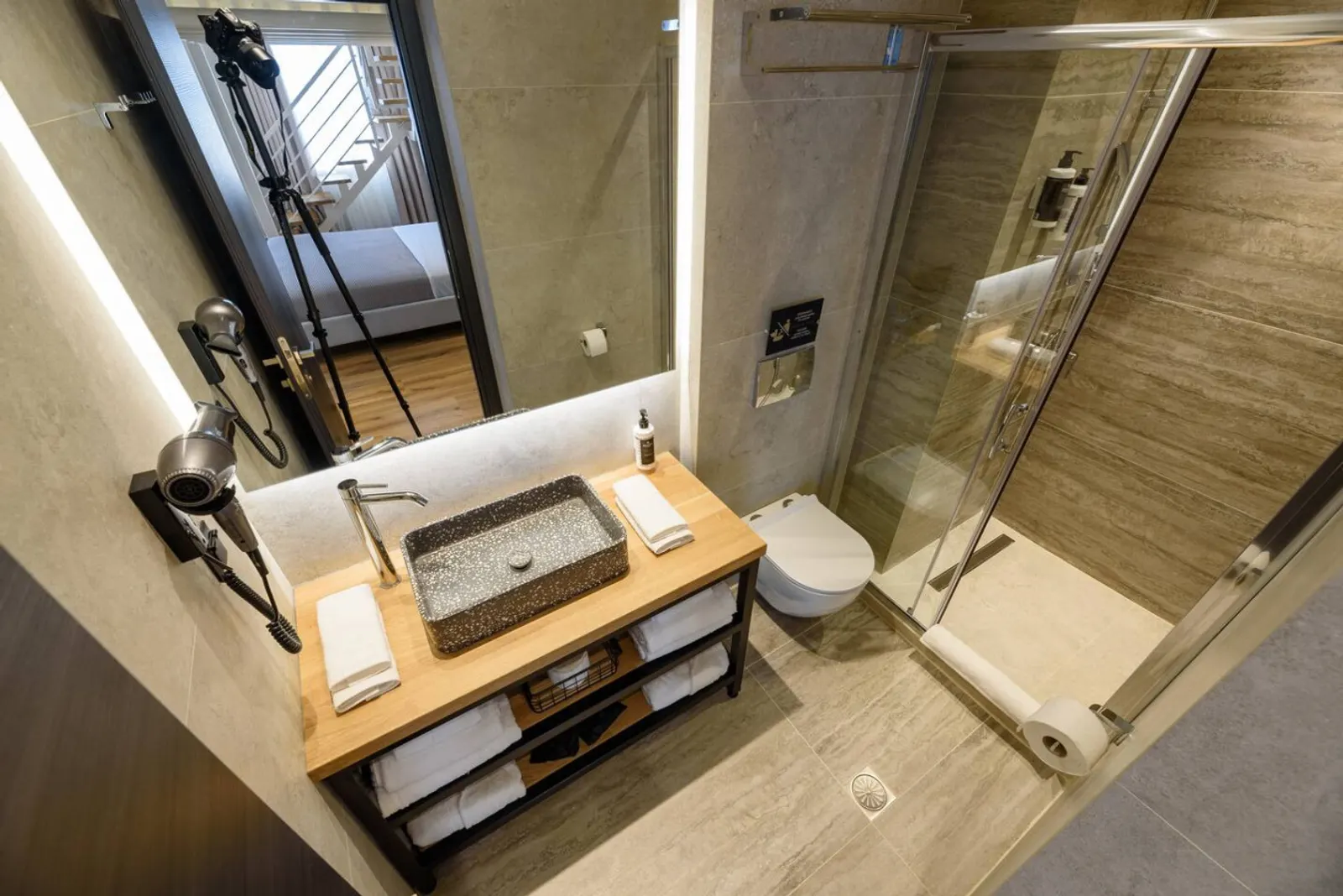 B5-Executive Suite interior, photo 5